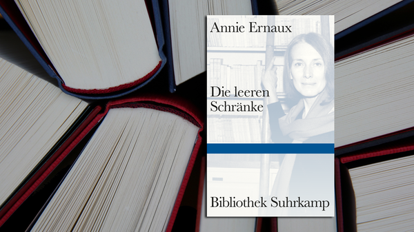 Wie sie wurde, was sie ist, und wofür sie letztlich auch den Literaturnobelpreis bekam: Jetzt kann man erstmals in deutscher Übersetzung den Debütroman "Die leeren Schränke" von Annie Ernaux kennenlernen. Und schon hier zeigen sich die Themen ihrer folgenden, dann so erfolgreichen Werke. Schonungslos und mit unverkennbaren autobiografischen Bezügen berichtet die Autorin vom Werden einer jungen Intellektuellen in widriger Umgebung. Ernaux schreibt über die proletarische Herkunft, aus der sie sich kämpft, um im besseren Milieu ihrer Mitschüler mithalten zu können. Es ist ein wütender Rückblick, die Abrechnung einer Frau, an deren erzählerischem Beginn der Abbruch einer Schwangerschaft steht. Und so ist es der Schmerz, der sich eingräbt in diese verletzliche Person, die es – wir wissen es! – schafft. (Suhrkamp, 23 Euro) Bernd Noack