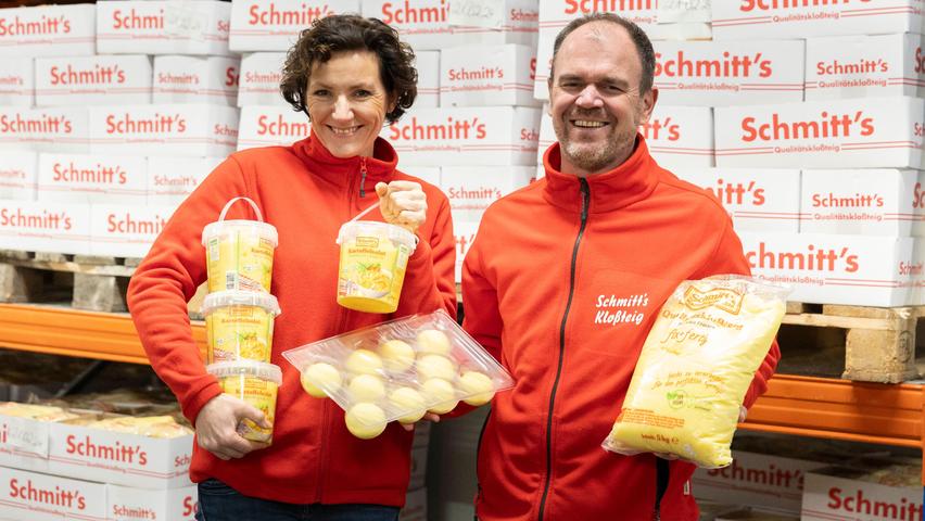 Angelika und Jürgen Schmitt mit ihrer Produktpalette.