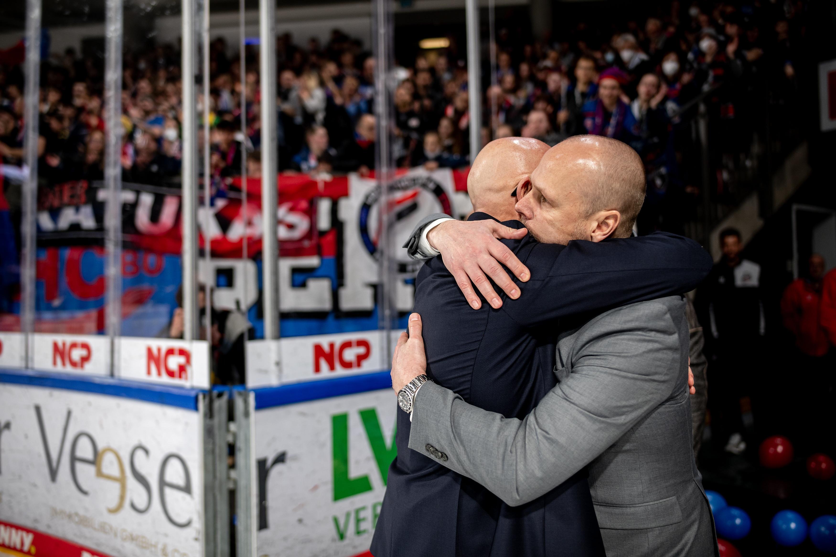 Reden Tom Rowe und Stefan Ustorf von den Nürnberg Ice Tigers eigentlich ...