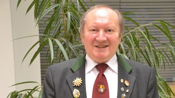 Nach 37 Jahren Mitarbeit im Schützengau sagt Gauschützenmeister Hans Spiegel „Servus“