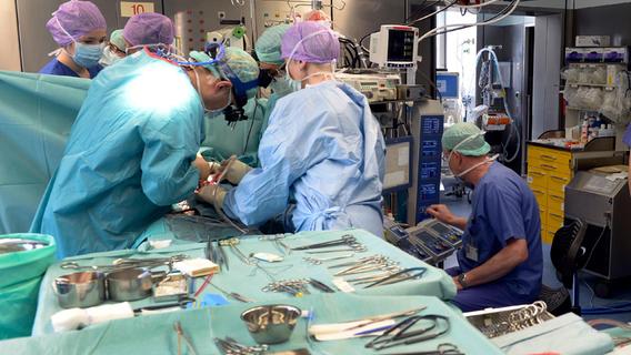 Ärzte der Erlanger Uniklinik streiken heute: Es drohen Terminverschiebungen von OPs und Behandlungen