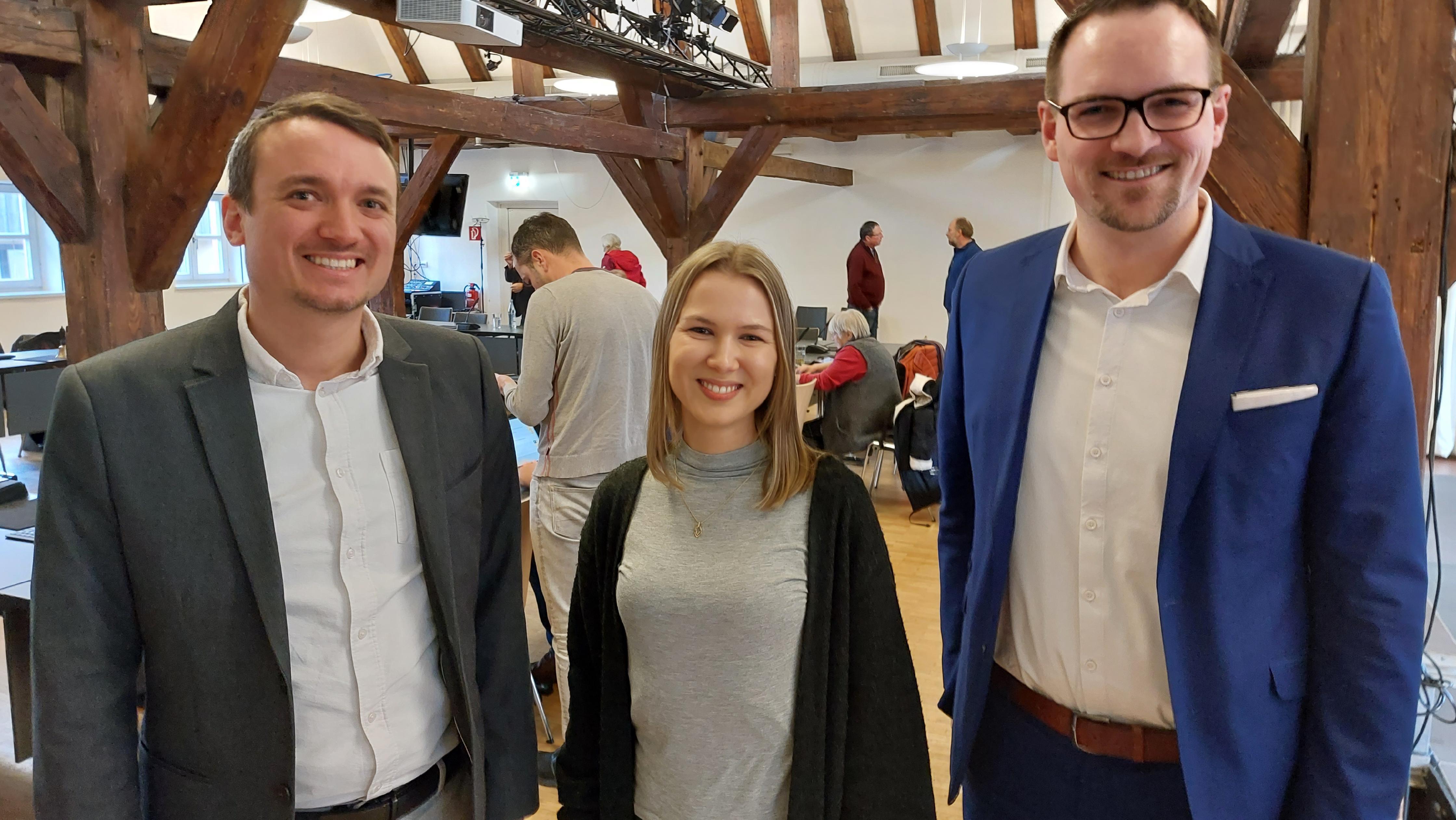 Die neue Fachfrau für mehr Artenschutz: Alina Haitzer ist Schwabachs erste „Biodiversitätsmanagerin“. OB Peter Reiß (rechts) und Umweltreferent Maximilian Hartl freuen sich auf die Zusammenarbeit