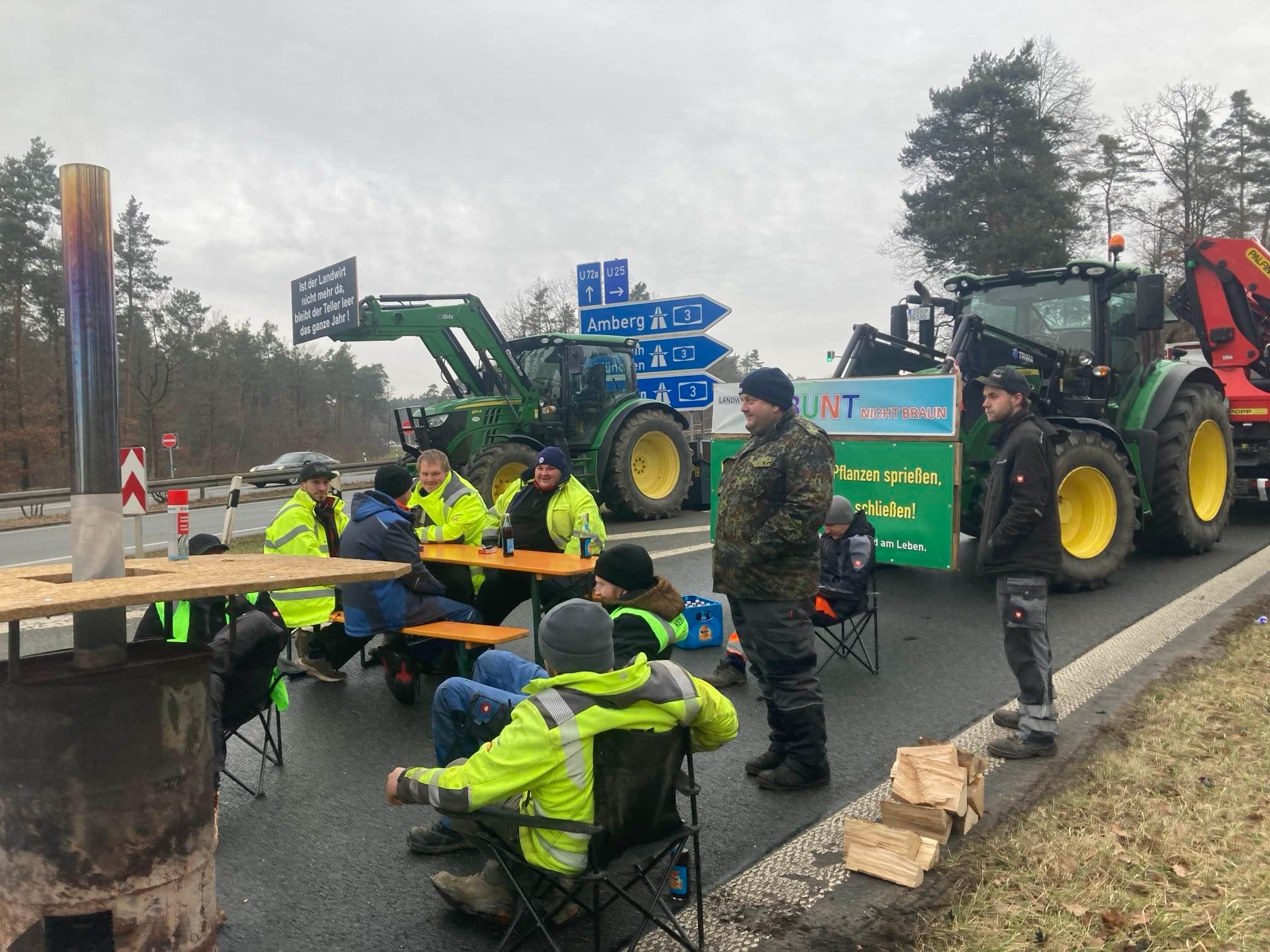 Bauern Protest Autobahnblockade.jpg