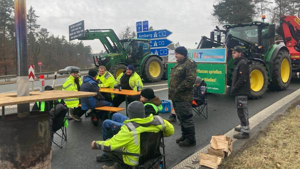 Bauern Protest Autobahnblockade.jpg
