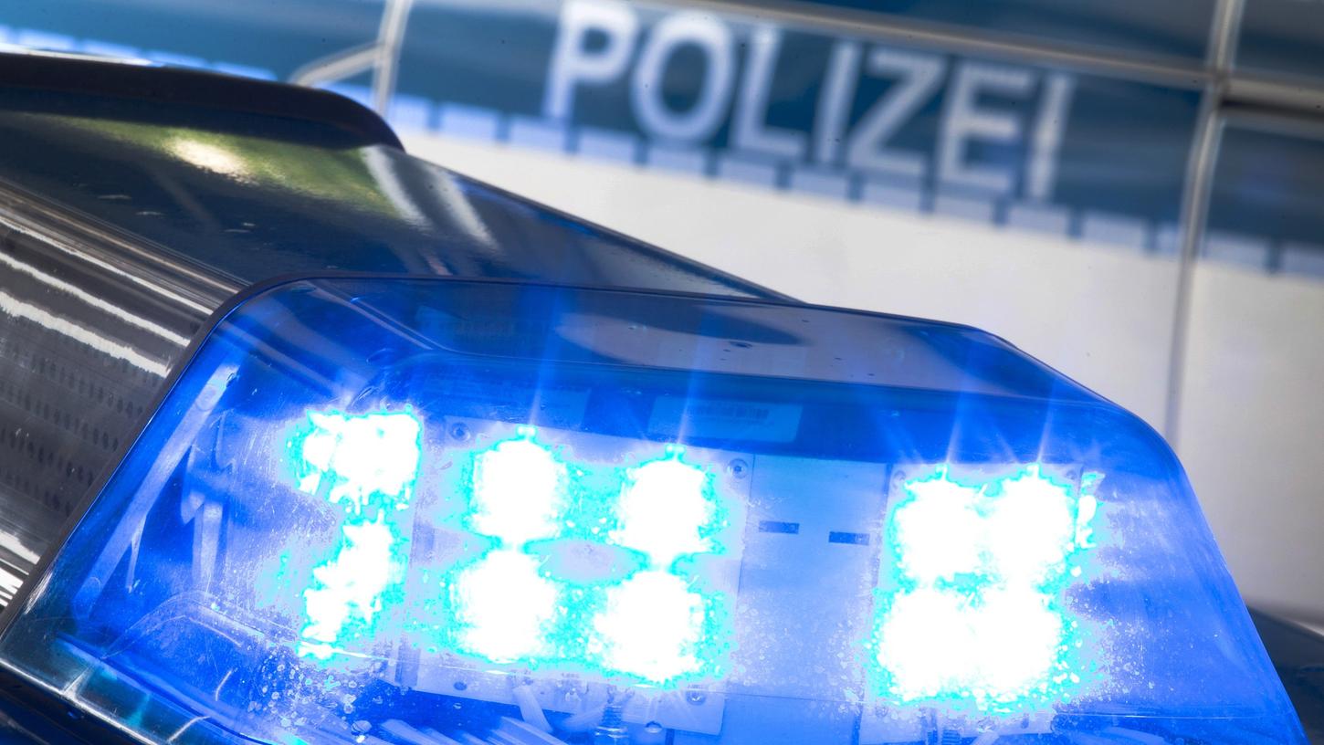 Die Polizei fahndet seit Mittwoch nach einer Mutter und ihren beiden Töchtern. Die 36-Jährige hat die Mädchen aus einem Kinderheim in Gersdorf mitgenommen - das Sorgerecht hat sie nicht.