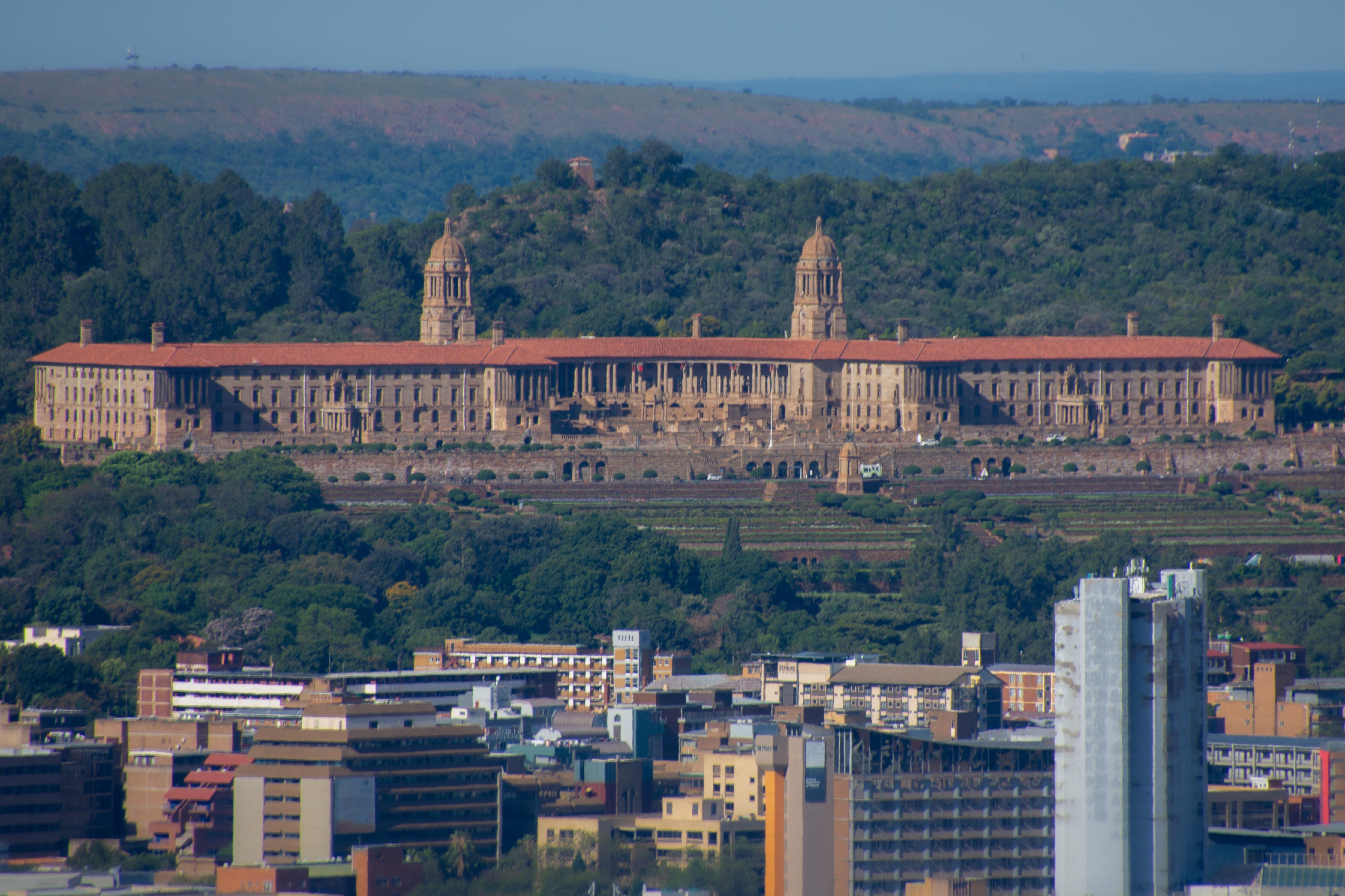 Der zweite Platz wird ebenfalls von einer Stadt aus Südafrika belegt - die Hauptstadt und das wirtschaftliche Zentrum der Region Pretoria. Auch hier wird der Alltag von Kriminalität geprägt. Nach Einbruch der Dunkelheit sollte der Innenstadtbereich gemieden werden, an Sonn- und Feiertagen sollten sich Touristen nur in größeren Gruppen in der Innenstadt aufhalten. Mit 81,8 Punkten erreicht Pretoria damit Platz 2 im Crime-Index.