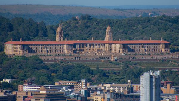 Der zweite Platz wird ebenfalls von einer Stadt aus Südafrika belegt - die Hauptstadt und das wirtschaftliche Zentrum der Region Pretoria. Auch hier wird der Alltag von Kriminalität geprägt. Nach Einbruch der Dunkelheit sollte der Innenstadtbereich gemieden werden, an Sonn- und Feiertagen sollten sich Touristen nur in größeren Gruppen in der Innenstadt aufhalten. Mit 81,8 Punkten erreicht Pretoria damit Platz 2 im Crime-Index.