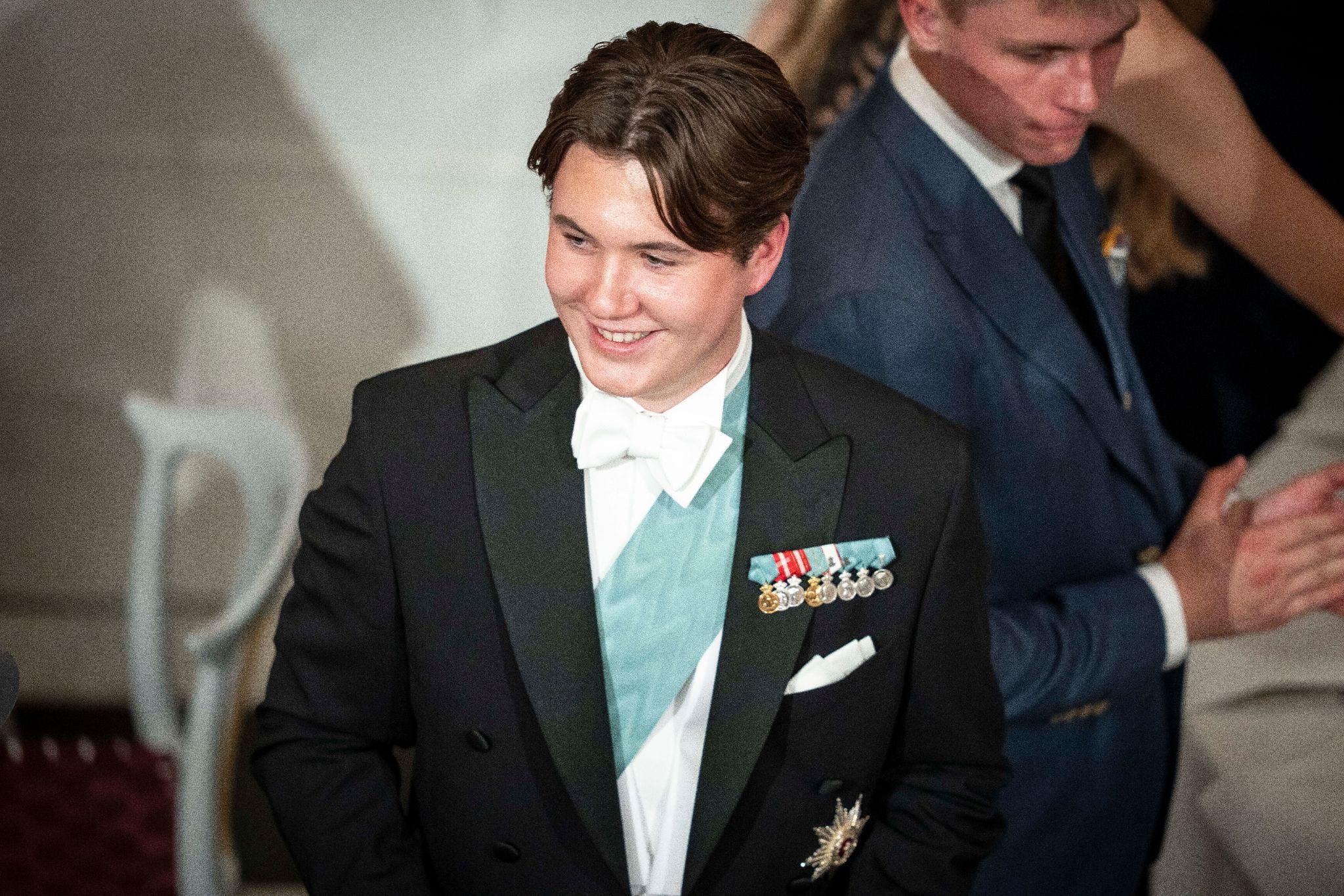 Dänemarks Kronprinz Christian unterzeichnet erstmals Gesetz