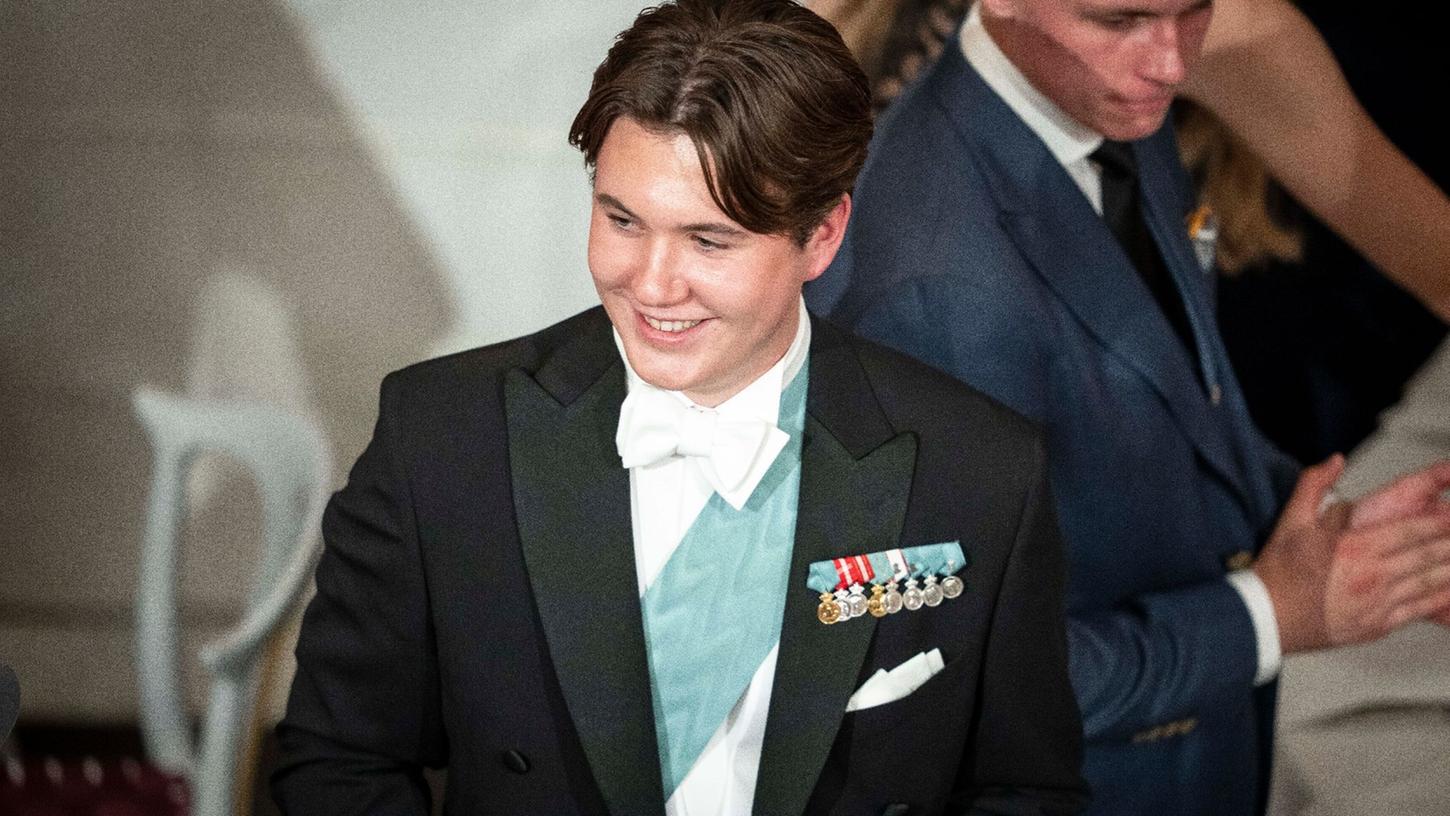 Dänemarks Kronprinz Christian unterzeichnet erstmals Gesetz