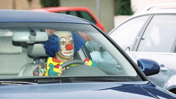 Clown am Steuer