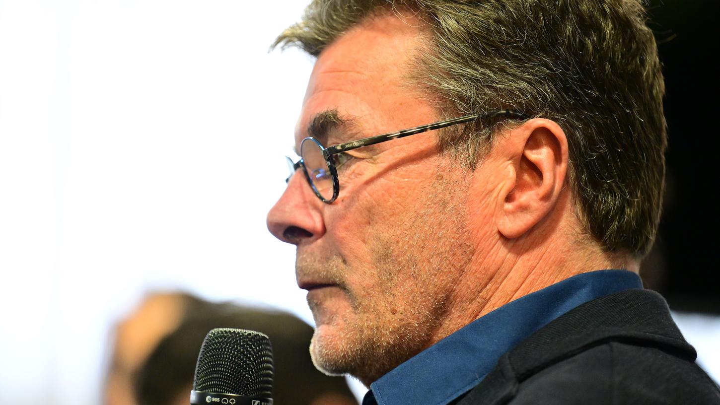 Dieter Hecking entschuldigt sich bei den Anhängern des 1. FC Nürnberg für seine Wortwahl.