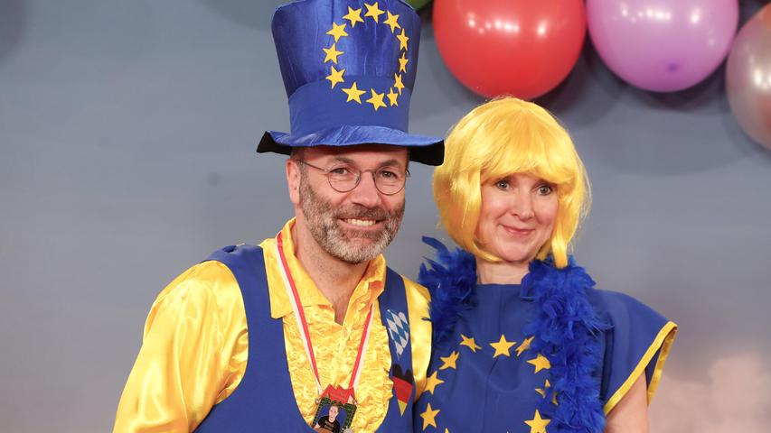 Manfred Weber (CSU), Fraktionsvorsitzender der EVP, und Begleitung im Zeichen der Europäischen Union.