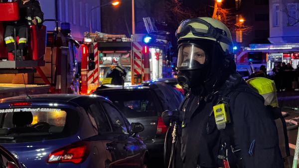 Glück für Bewohner: Vollbrand in Dachgeschosswohnung in Nürnberg St. Leonhard endet glimpflich