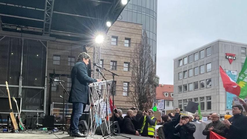 Sieht sich bestätigt: Stephan Doll, Vorsitzender der Allianz gegen Rechtsextremismus, bei der Demo auf dem Nürnberger Kornmarkt. 