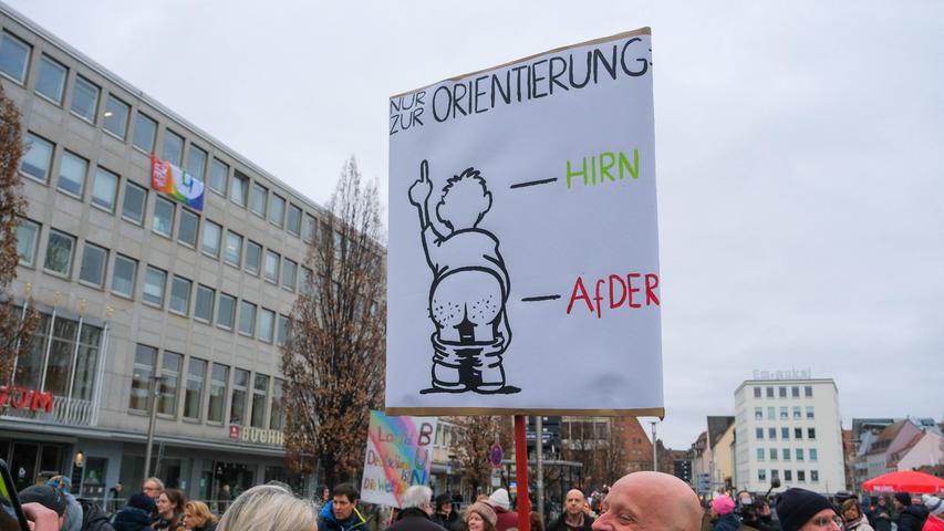 Die besten Plakate: So kreativ war die Demo gegen rechts am Nürnberger Kornmarkt