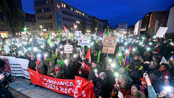 Ein Aufstand mit Stift und Pappkarton: Nürnberg setzt beeindruckendes Signal gegen rechts