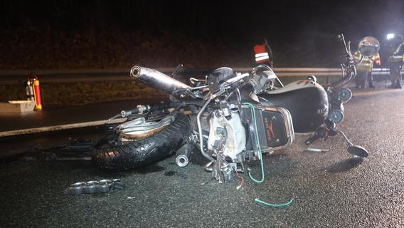 Tödlicher Unfall auf der A6: Motorradfahrer wird von Auto erfasst