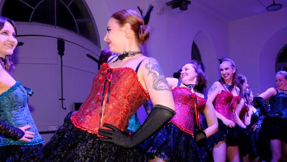 Von Moulin Rouge bis Wickie: Beim Weißenburger Stadtball wurde ausgelassen gefeiert