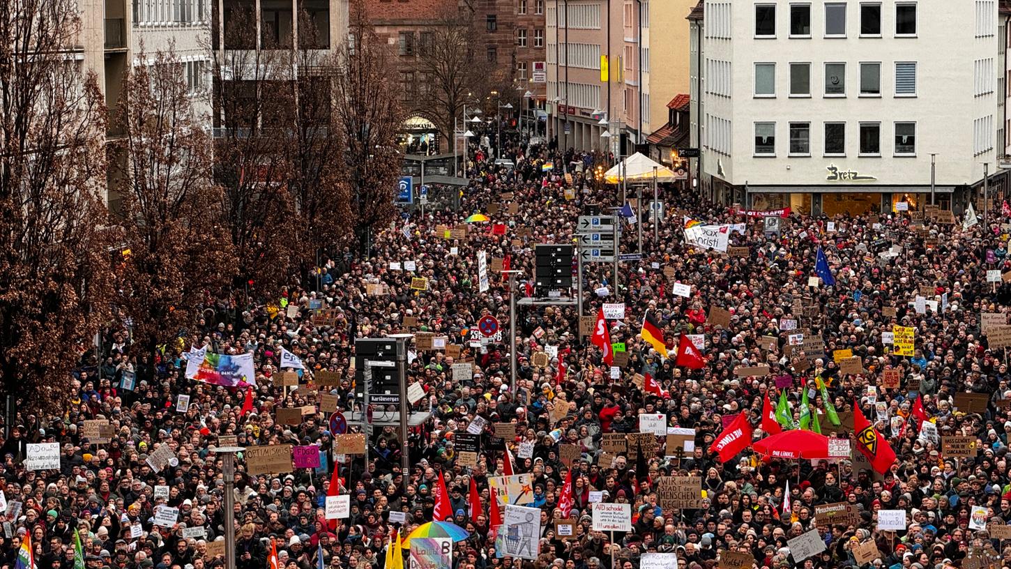 Am Samstagnachmittag (03.02.2024) demonstrierten tausende Menschen in Nürnberg gegen Rechts. 