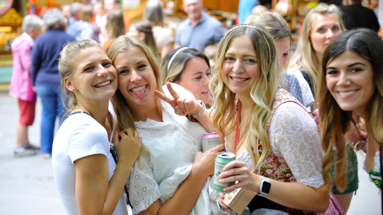 Beste Stimmung im Kellerwald - wie hier 2023: Das Annafest lockt die Massen auch heuer wieder nach Forchheim.