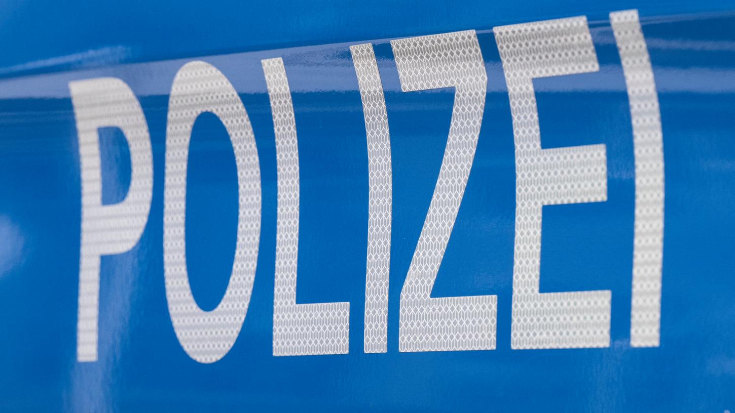 Mitten auf der Straße in Oettingen war ein 37-Jähriger im Auto eingeschlafen. Das hat nun einige Folgen für den Mann.      