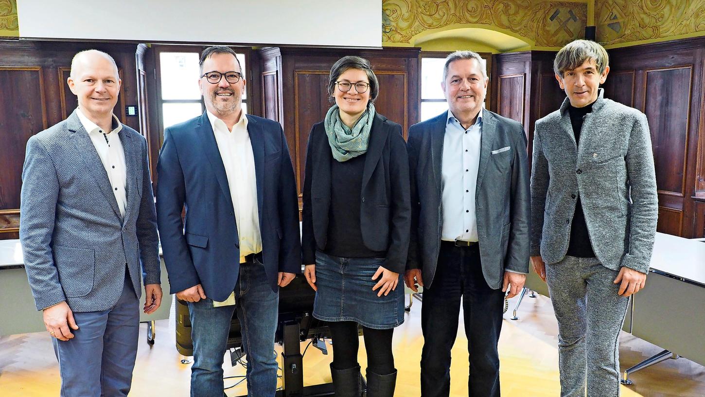 Der Steuerkreis des Netzwerks „SchuleWirtschaft“ hat einen neuen Vorsitzenden für die Wirtschaft. Gewählt wurde Markus Dörig (2.v.li.). Daneben Christoph Kasseckert (r.) und Lisa Distler, Joachim Neuß und Wolfgang Nierhoff (v.l.).