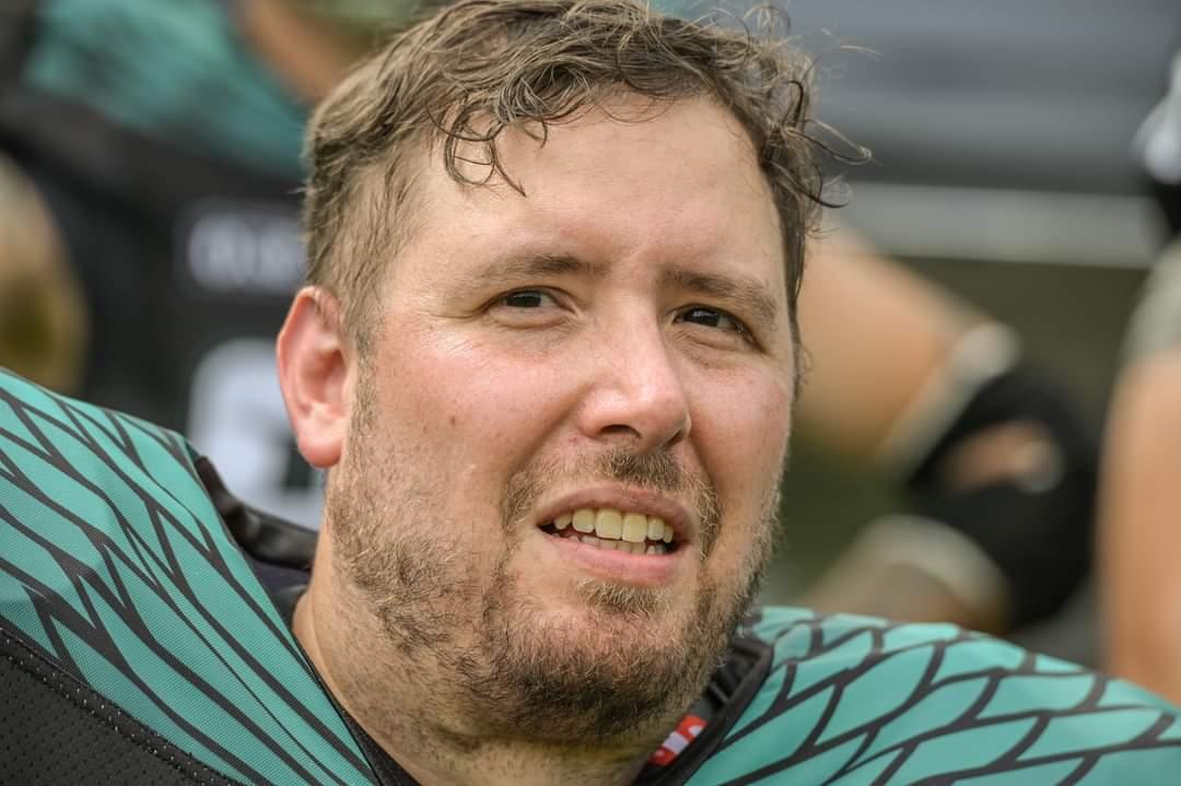 "Die Chiefs sind absoluter Favorit. An Mahomes führt kein Weg vorbei. Insgeheim hoffe ich aber auf die 49ers, sie standen in den letzten Jahren immer kurz davor, haben es dann aber leider nie zu Ende gebracht. Jeder weiß, dass der Super Bowl seine eigenen Gesetze schreibt. Und dieses Jahr wird es Purdy machen: 23:20 für die 49ers."