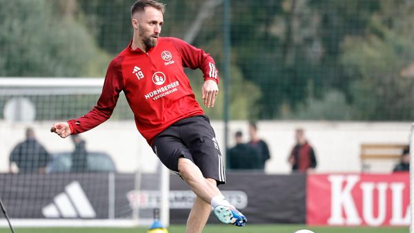 "Ich tippe auf die San Francisco 49ers. Die Chiefs sind in der Offense gut, haben aber in der Defense ihre Probleme. Bei den 49ers sind beide Mannschaftsteile stark, weshalb sie das Rennen machen werden."