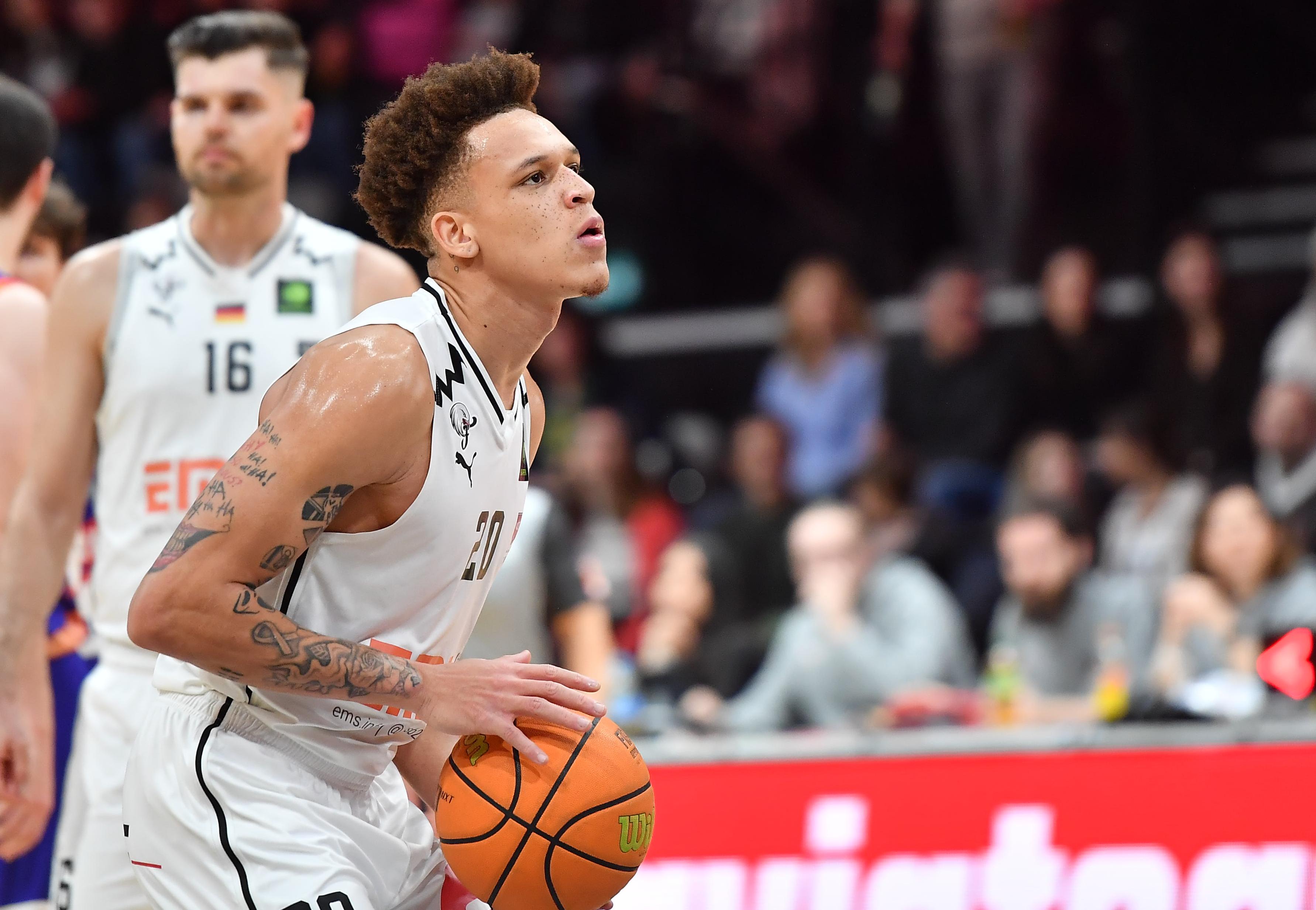 "49ers wegen Brock Purdy, dem "Mr. Irrelevant" (Purdy wurde 2022 als allerletzter Spiel im NFL Draft gewählt, Anm. d. Red.) und jetzt schaut ihn euch an: Er ist Starting Quarterback in einem Super Bowl! Deshalb: 49ers!"