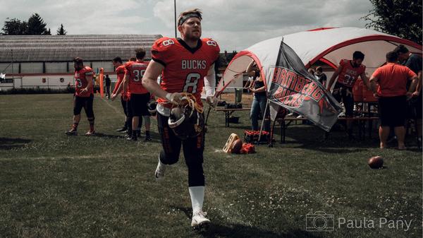 "Ich habe eine Wunschvorstellung - und eine Befürchtung. Ich hoffe, dass die 49ers das Rennen machen. Sie haben eine eingespielte Truppe und Quarterback Brock Purdy unter anderem mit Christian McCaffrey und George Kittle viele gute Optionen. Im Halbfinale hat man aber auch gesehen, dass bei den Chiefs zwischen Mahomes und Kelce kein Blatt dazwischenpasst. Deshalb befürchte ich, dass Kansas City gewinnen könnte." Sein Team, die Bamberg Bucks, sehen es ähnlich: In einer internen Umfrage stimmten 27 Bucks für die 49ers und nur 13 für die Chiefs.