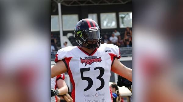 "Ich denke, dass die Chiefs den Super Bowl gewinnen. Patrick Mahomes war zwar über die Saison hinaus nicht immer konstant, dennoch hat er zusammen mit Travis Kelce bewiesen, dass sie in den Playoffs ein gefährlicher Gegner sind. Nicht umsonst hat Kelce den Rekord geknackt mit den meist gefangen Pässen (156) in den Playoffs."