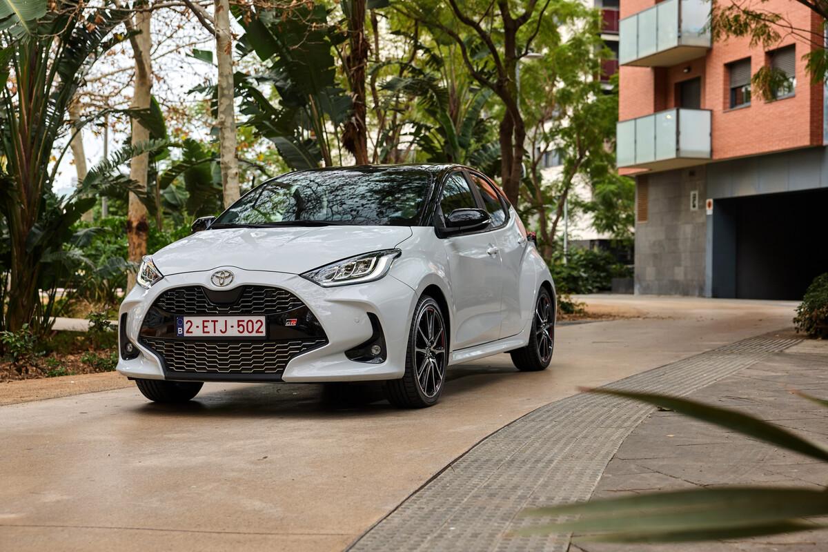 Hilfreich beim Sparen ist zudem, dass sich der Dreizylinder-Benziner vor allem innerorts immer wieder abschaltet.