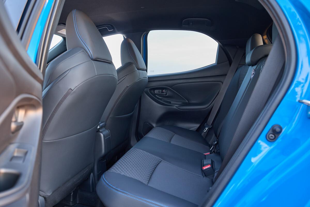 Der Yaris ist kein Familienauto. Dennoch gibt es im Fond ausreichend Platz.