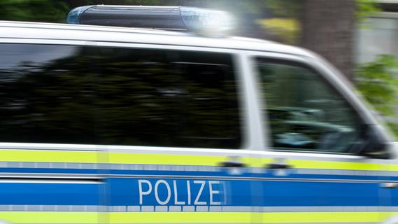 Nächtliche Randalierer zerschlugen in Allersberg mehrere Scheiben und beschädigten Fahrzeuge