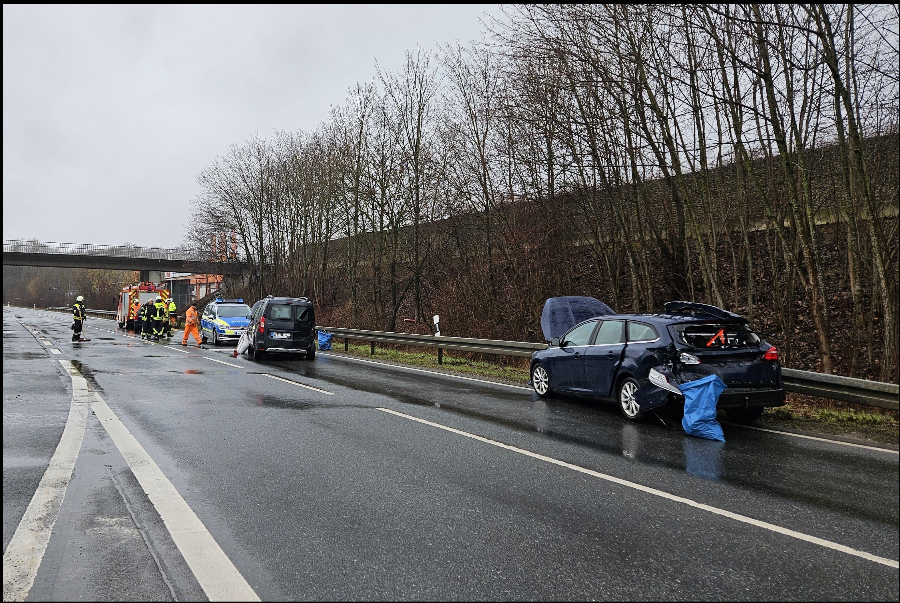 Totalsperre Der B 14 Bei Hohenstadt: Unfall Mit Mehreren Beteiligten Am ...