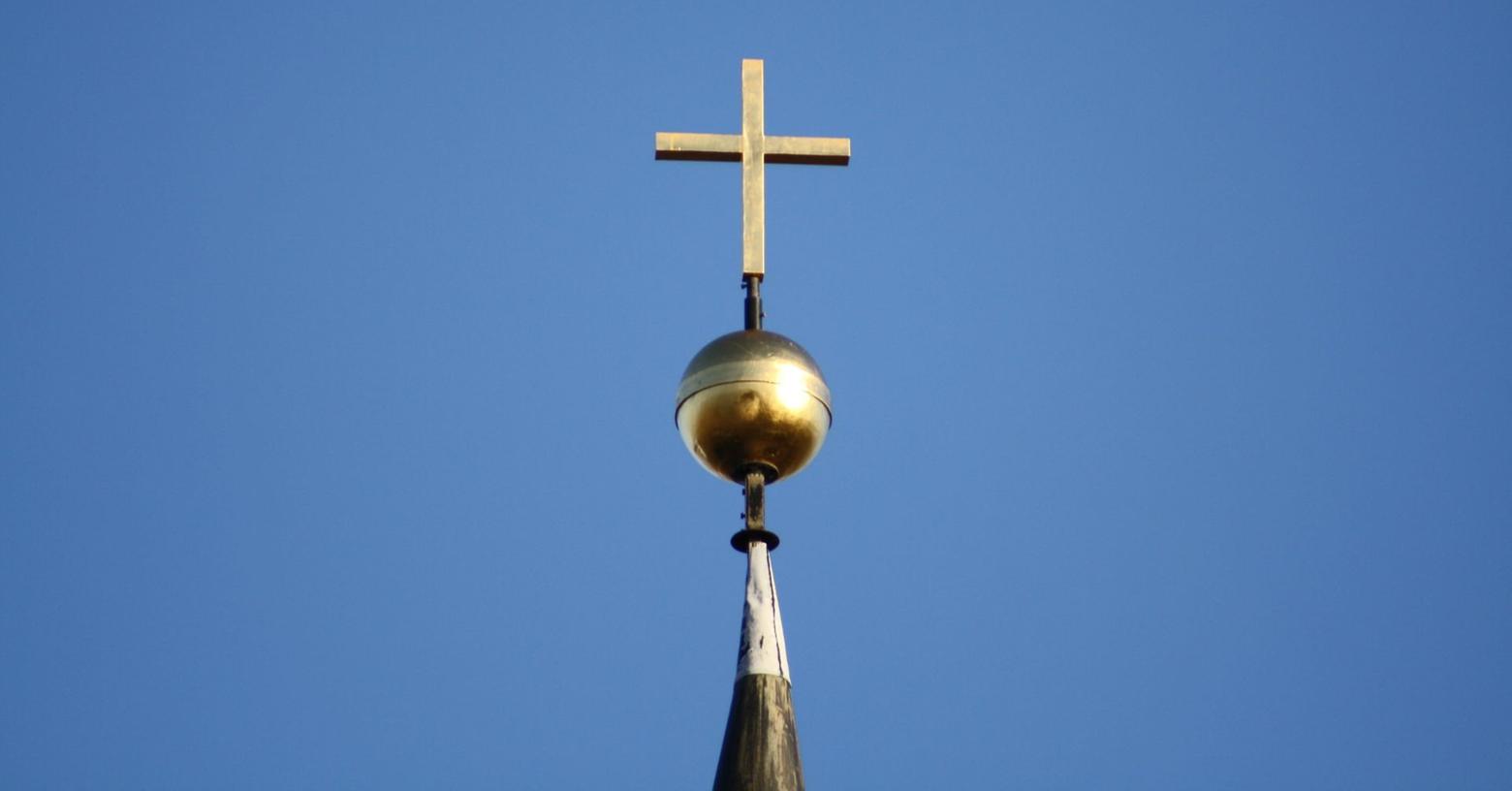 In einer Regensburger Kirche hat ein bislang Unbekannter randaliert. 