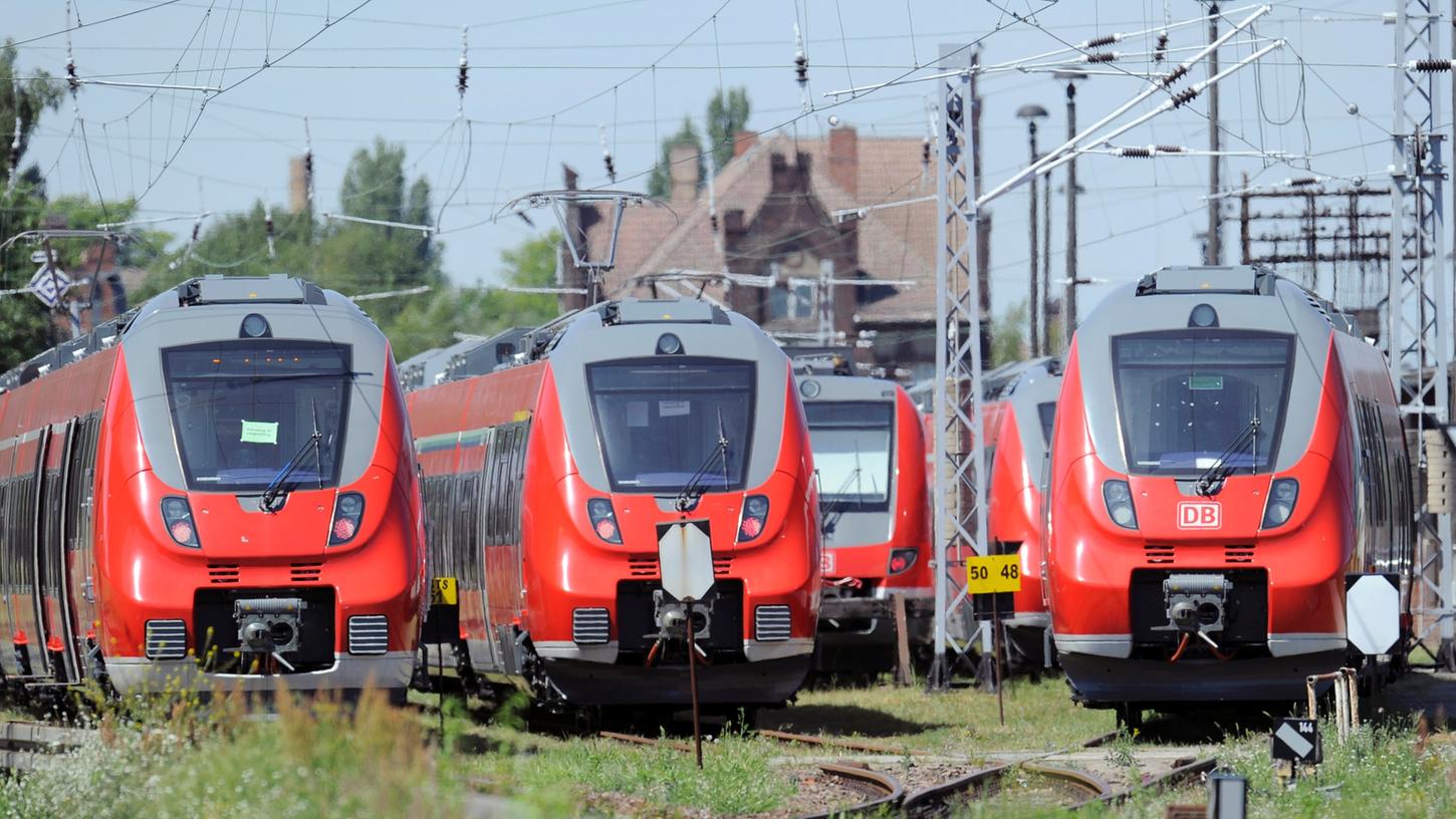 Am Donnerstag waren fahrende Züge in Franken Mangelware: Ein Kabelschaden zwischen Forchheim und Baiersdorf war schuld.