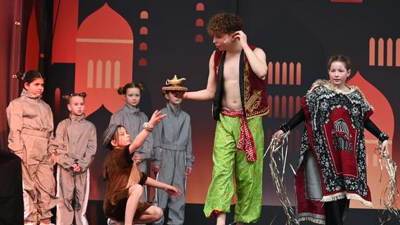 Aladdin-Spektakel in der Halle West: Märchenhafte Show begeistert Neumarkt