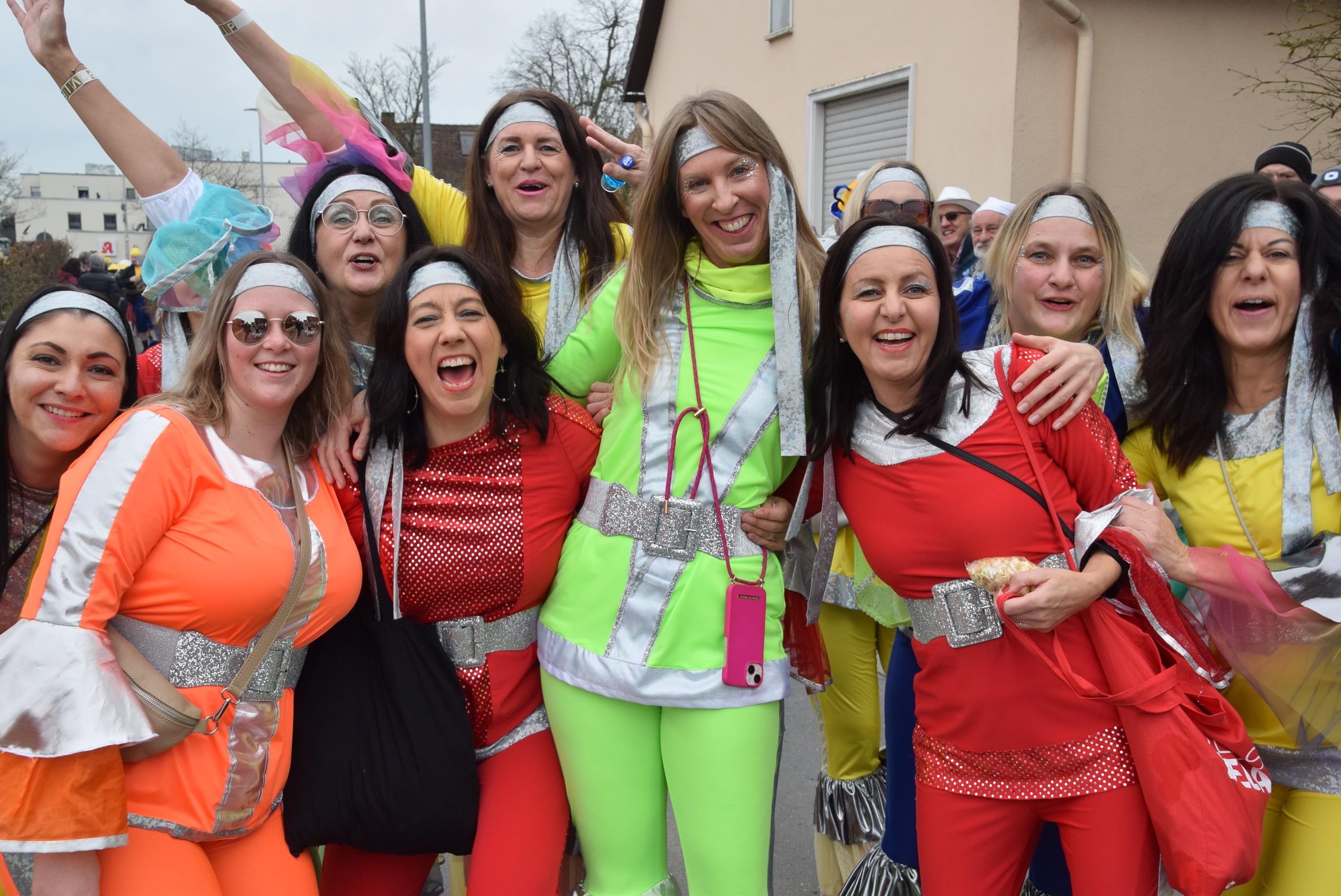 Tausende Besucher Beim Faschingszug In Heroldsbach: Der Gaudiwurm 2024 ...