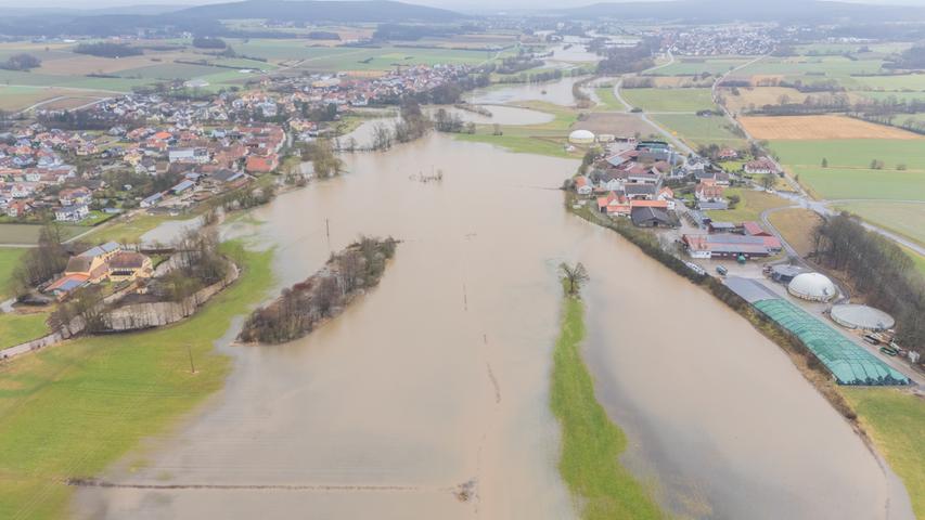 Vogelperspektive zeigt volles Ausmaß: Teilweise kritische Lage durch Hochwasser in Franken