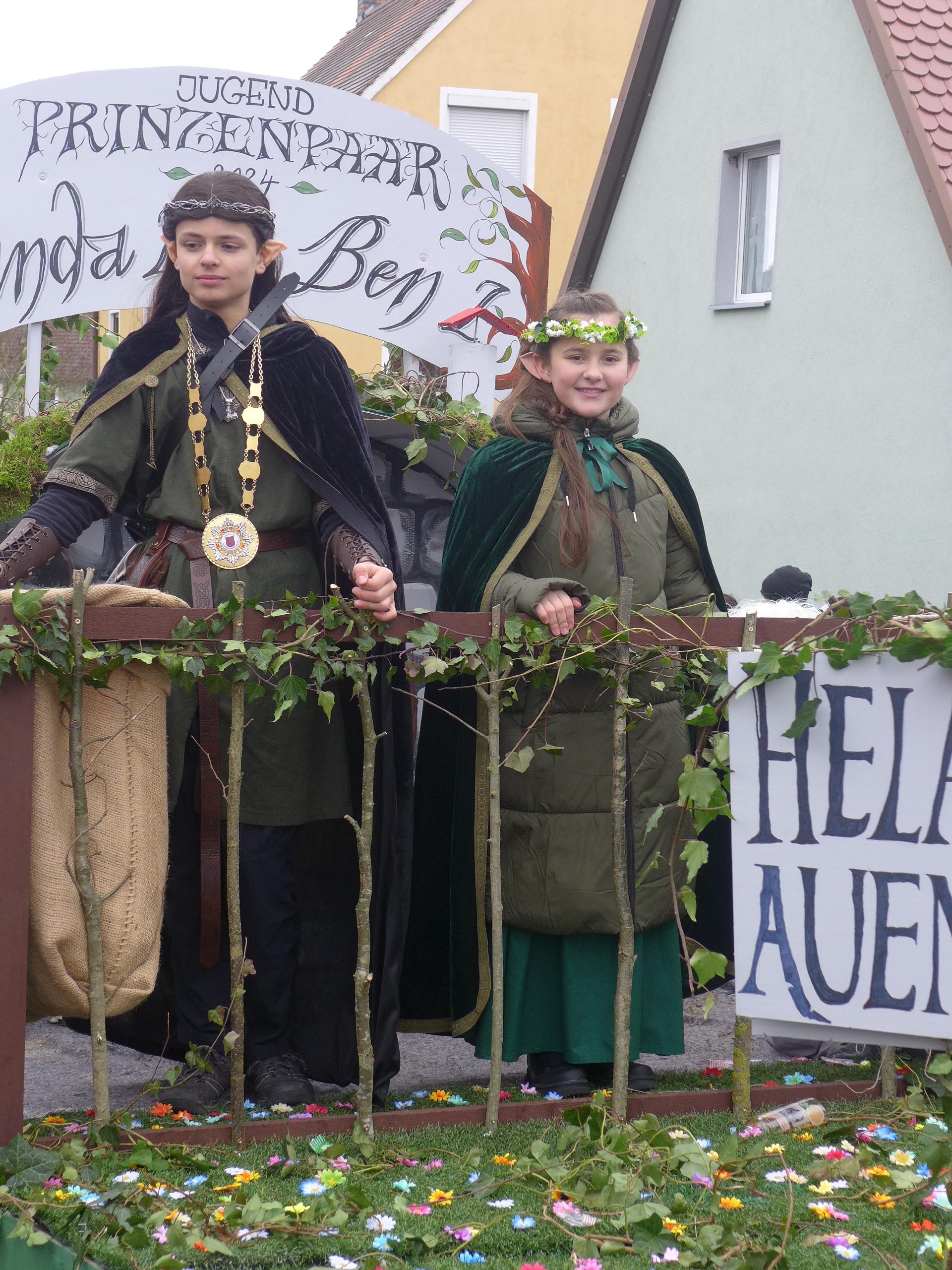 Das Jugendprinzenpaar aus Ornbau Linda I. und Ben I. verkleidet als Elben aus den Herr der Ringe-Büchern