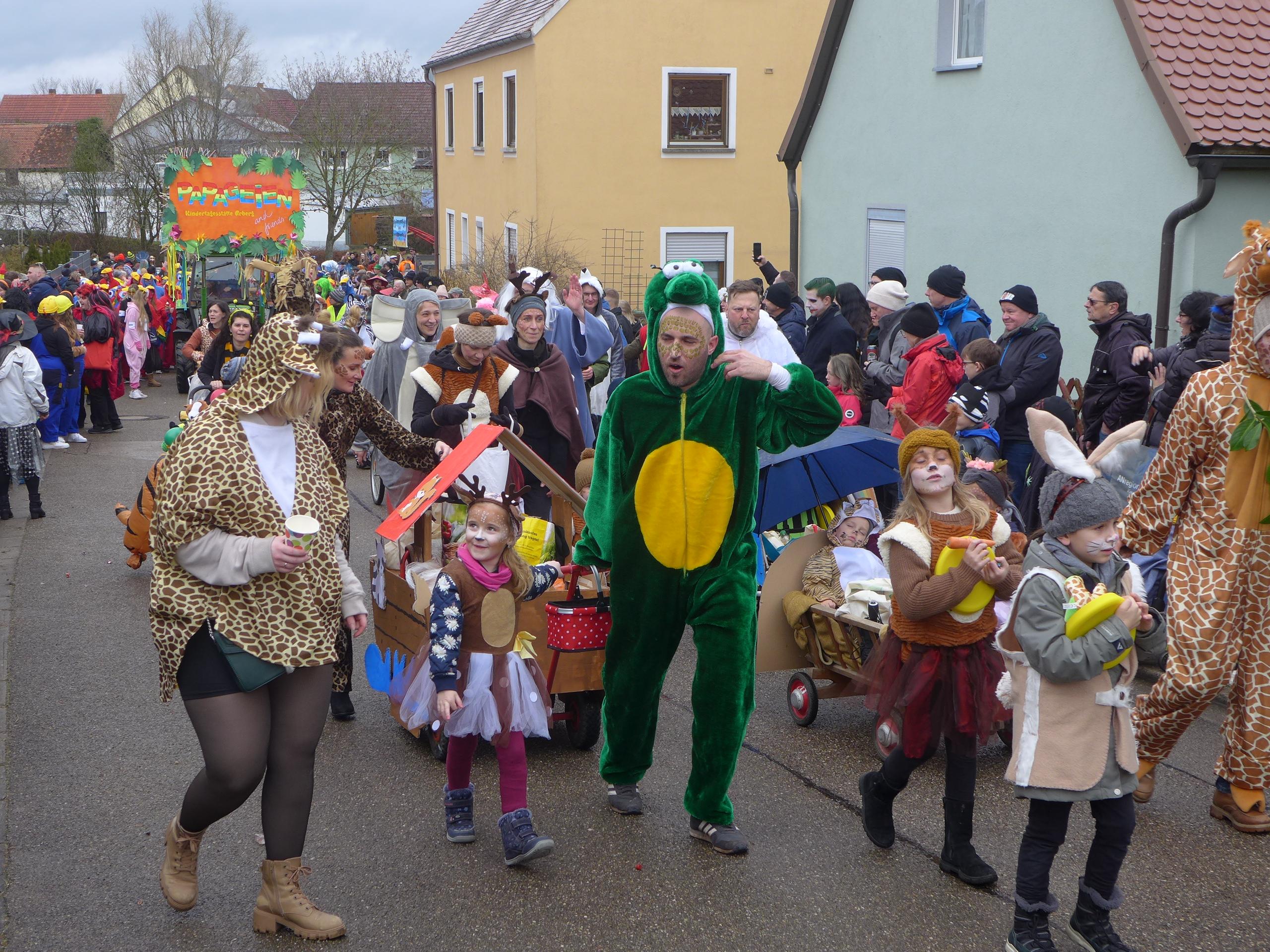 Die Kinder der Kita Altmühlzwerge als Tiere der "Ornbauer Arche"