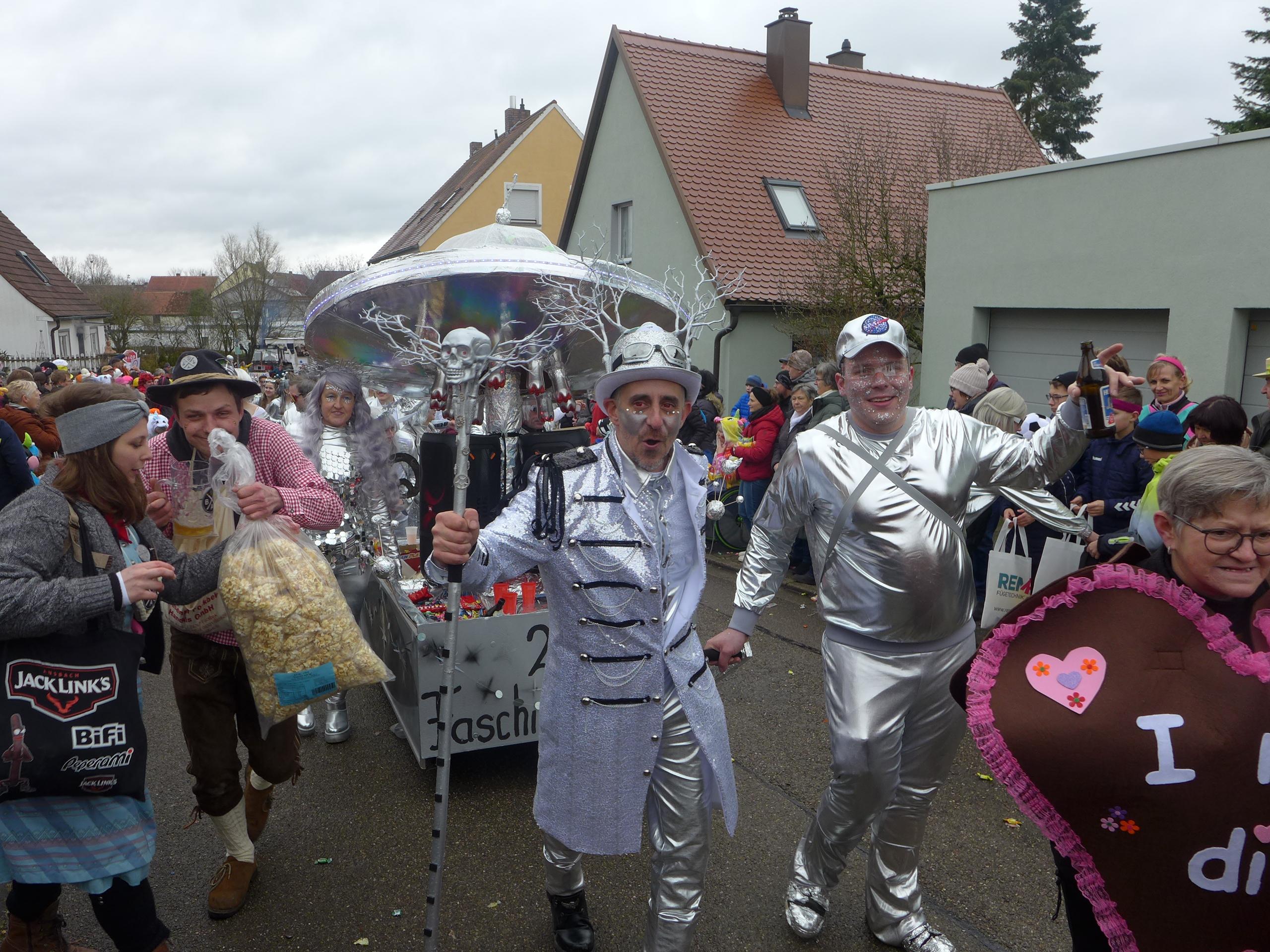 Die Faschingslöwen machen als "Space Age Silver" eine gute Figur