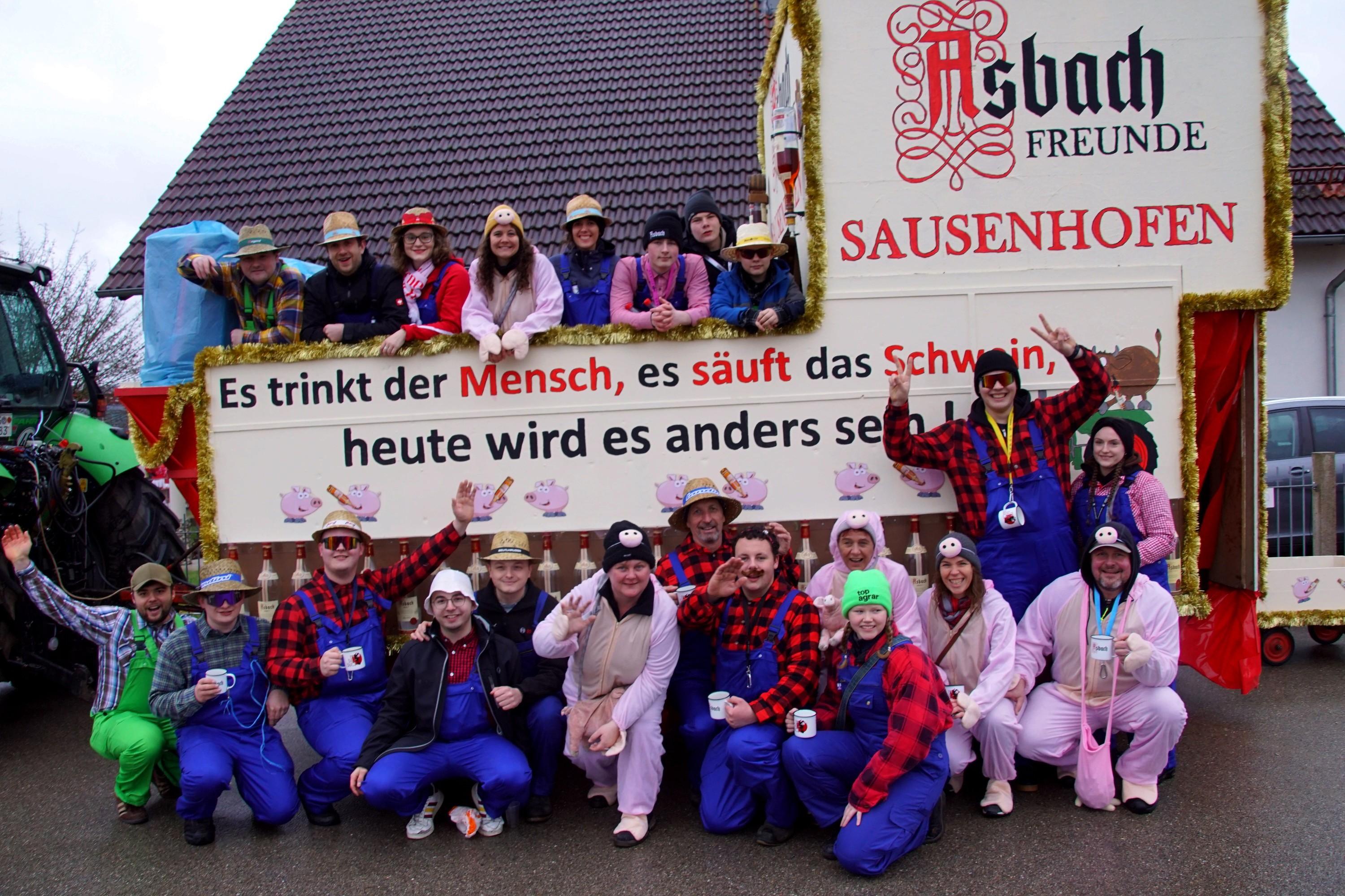 Mit dabei: Die Asbach-Freunde aus Sausenhofen.