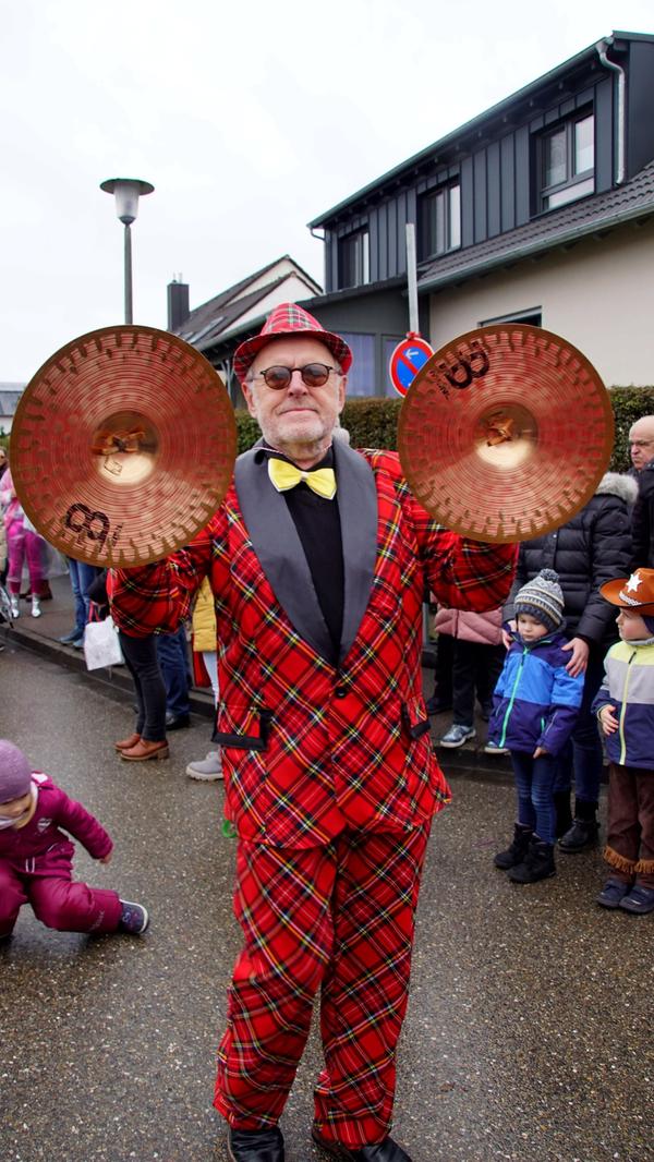 Ordentlich krach mit dieser Faschingsfan.