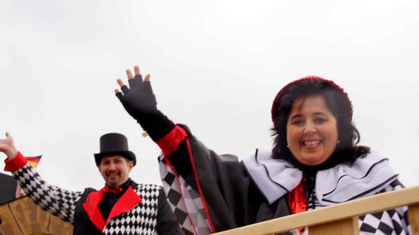 So feiern sich die Narren beim größten Umzug in Westmittelfranken.