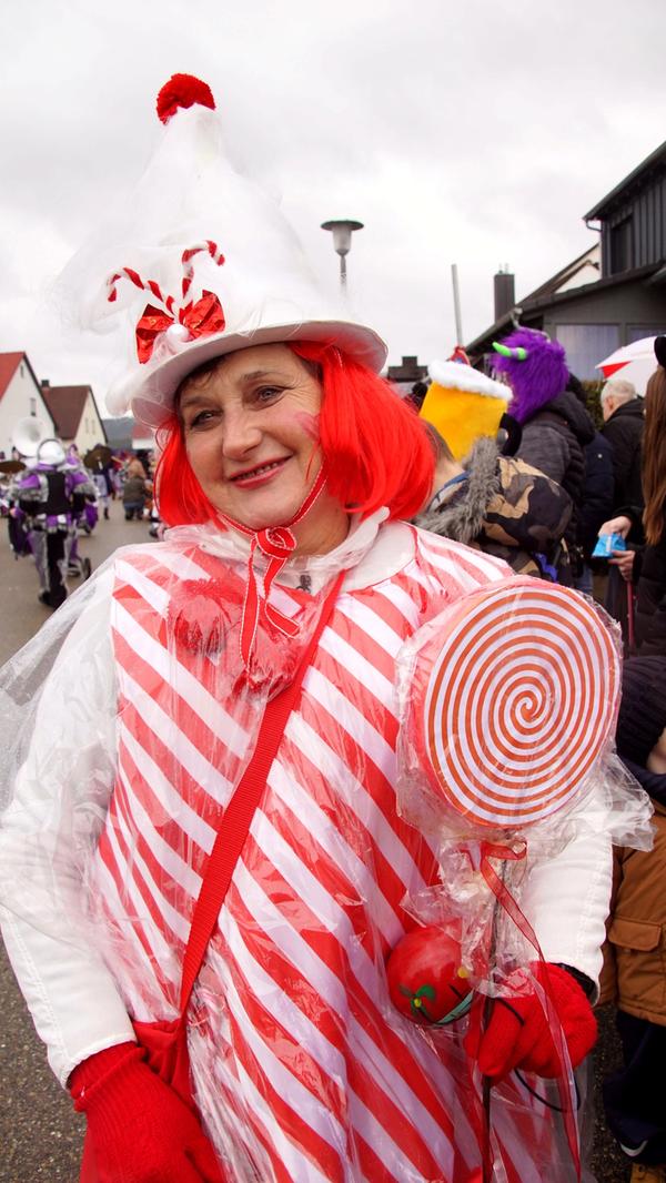 So feiern sich die Narren beim größten Umzug in Westmittelfranken.