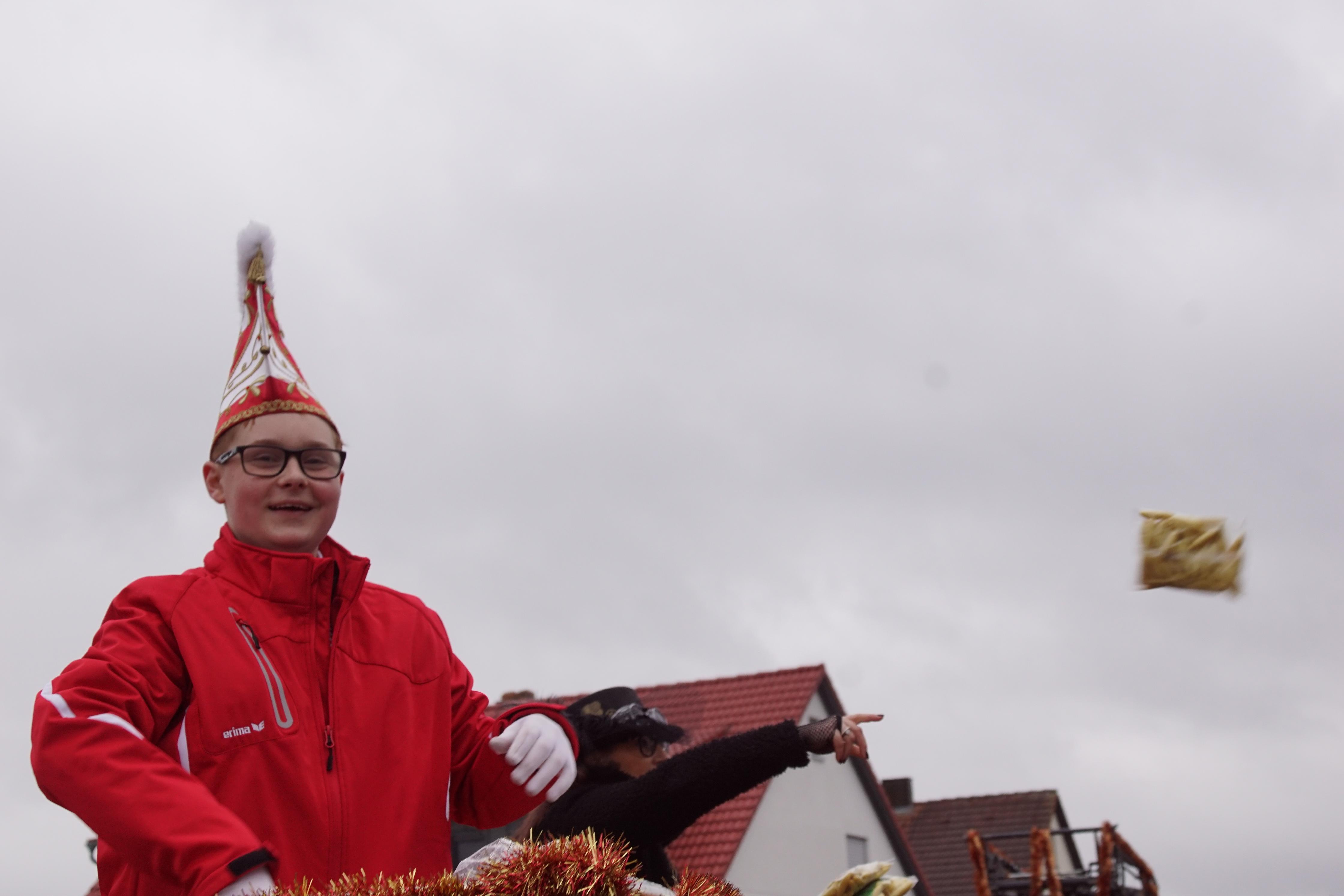 So feiern sich die Narren beim größten Umzug in Westmittelfranken.