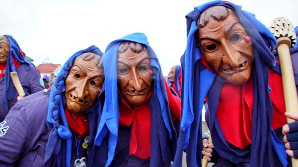 So feiern sich die Narren beim größten Umzug in Westmittelfranken.