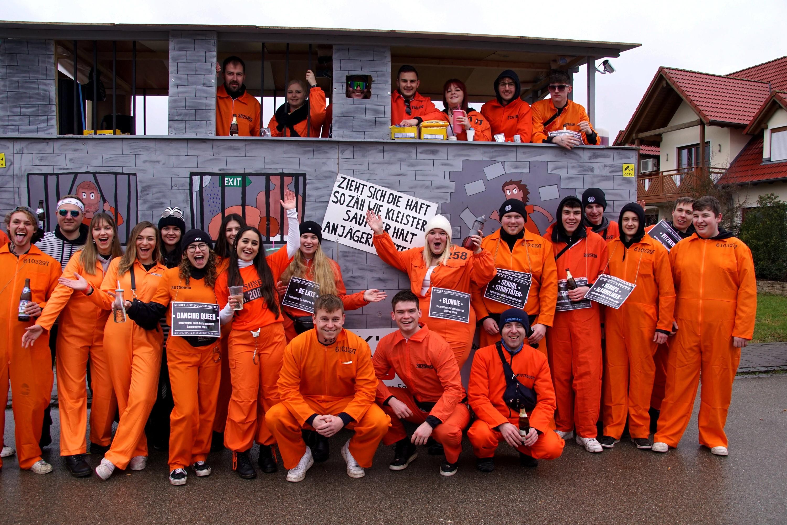 Kommen diese Zeitgenossen gerade aus der Haft?